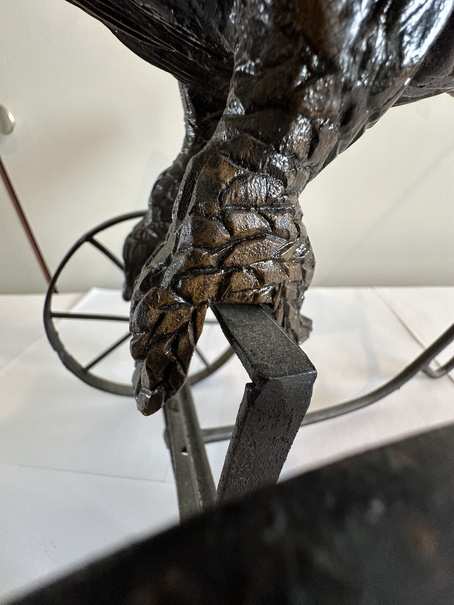 Gesneden houten adelaar op wielen — mechanisch duwspeelgoed, Amerikaans — foto 4