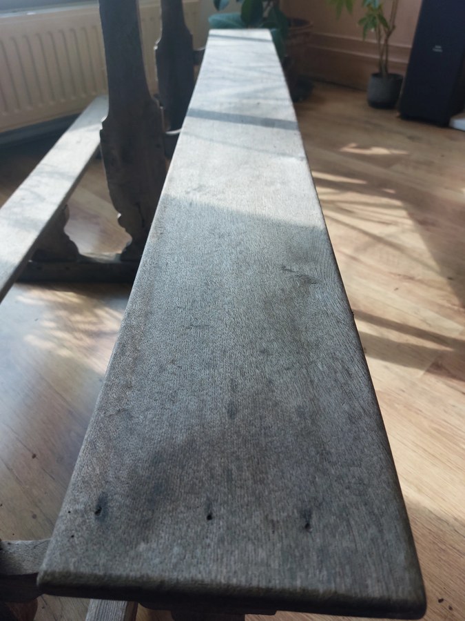 Franse kerkbank met zitting, boeksteun en knielplank, 19e eeuw — foto 6