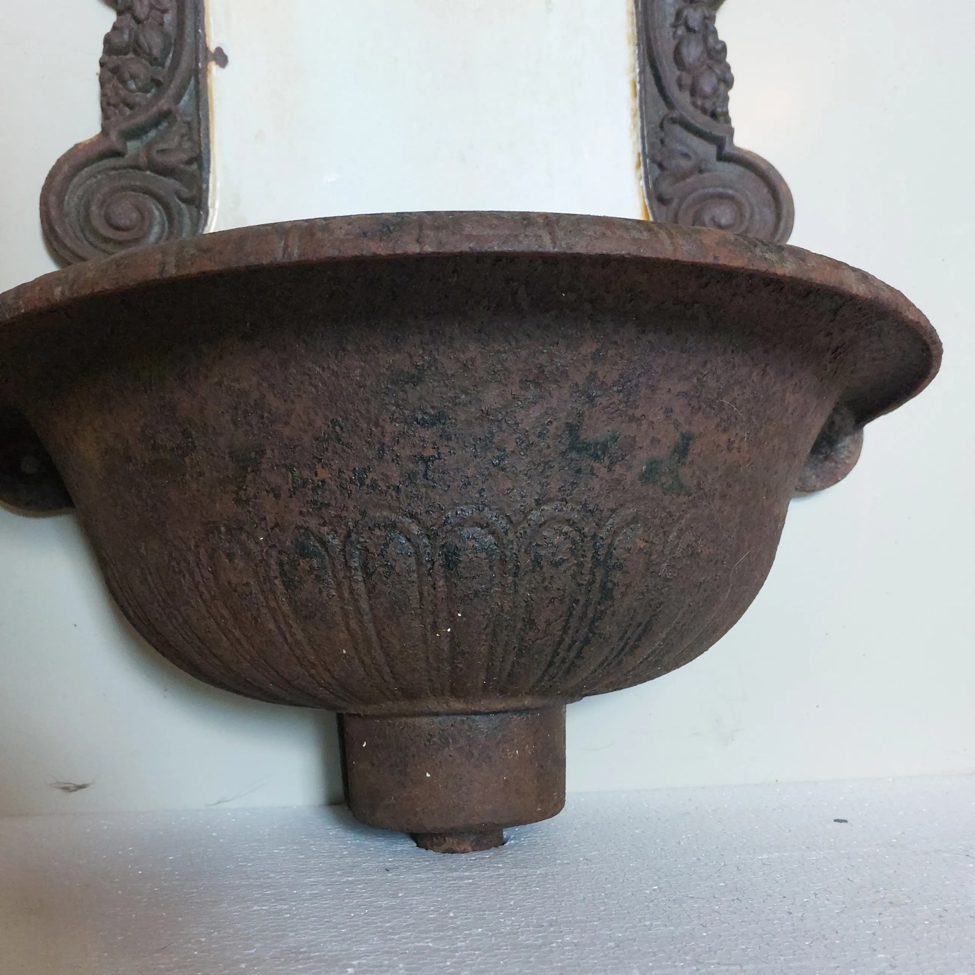 Gietijzeren wandfontein Joh. Lux & Sohn, Wenen — origineel geëmailleerd, ca. 1880–1915 — foto 9