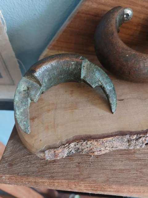 Zware bronzen ring met haaksluiting — Nigeria, 700 gram — foto 8