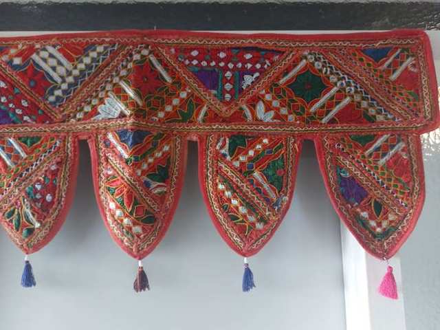 Indiase toran met spiegelborduurwerk, Kutch — 100 cm — foto 3