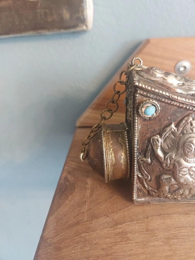 Tibetaanse reiswierookbrander, koper met nieuwzilver, turkoois en koraal — foto 17