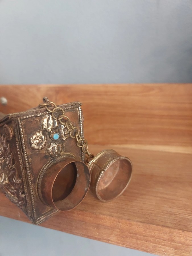 Tibetaanse reiswierookbrander, koper met nieuwzilver, turkoois en koraal — foto 19